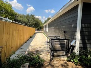 1220 E Leuda Street , Fort Worth Texas 76104