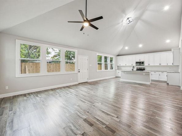 1220 E Leuda Street , Fort Worth Texas 76104