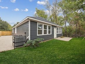 1220 E Leuda Street , Fort Worth Texas 76104