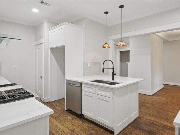 125 S Clinton Avenue , Dallas Texas 75208