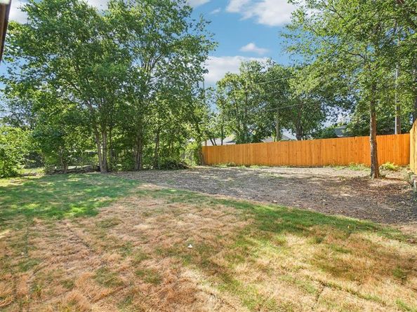 1310 E Myrtle Street , Fort Worth Texas 76104
