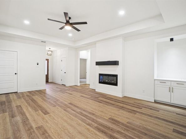 1310 E Myrtle Street , Fort Worth Texas 76104