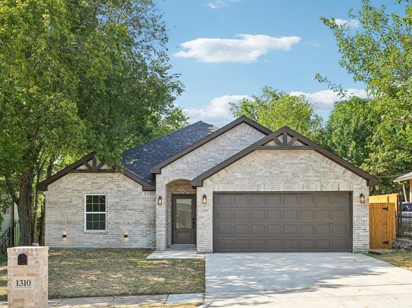 1310 E Myrtle Street , Fort Worth Texas 76104
