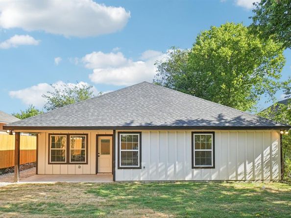 1310 E Myrtle Street , Fort Worth Texas 76104