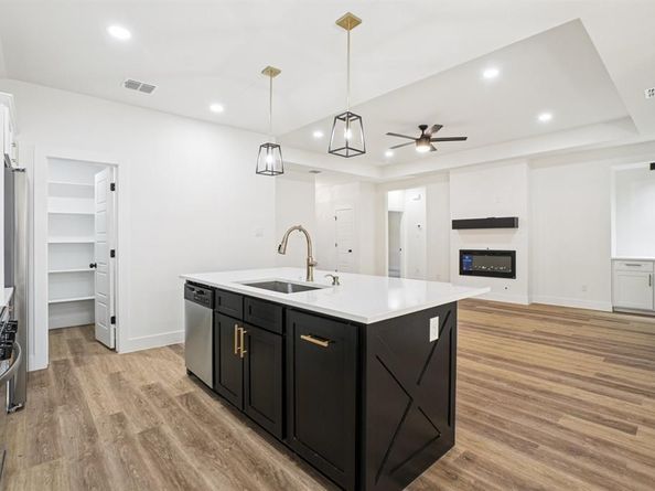 1310 E Myrtle Street , Fort Worth Texas 76104