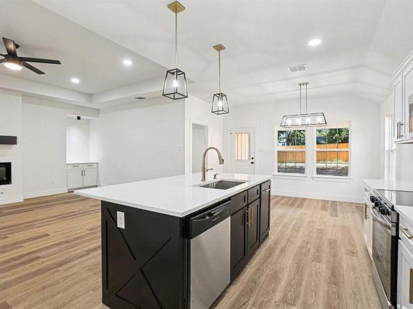 1310 E Myrtle Street , Fort Worth Texas 76104