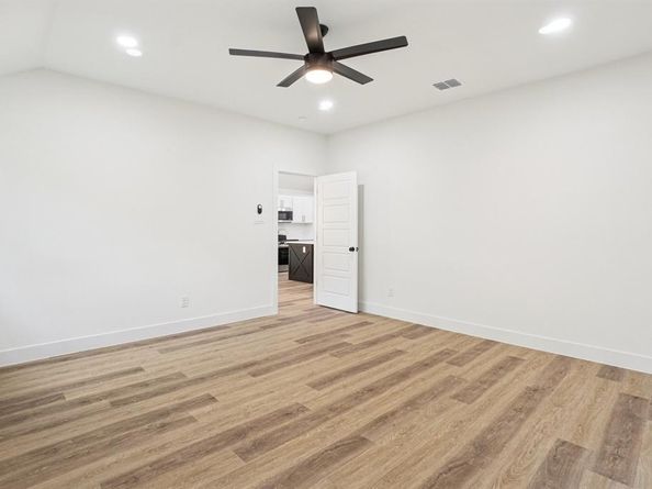 1310 E Myrtle Street , Fort Worth Texas 76104