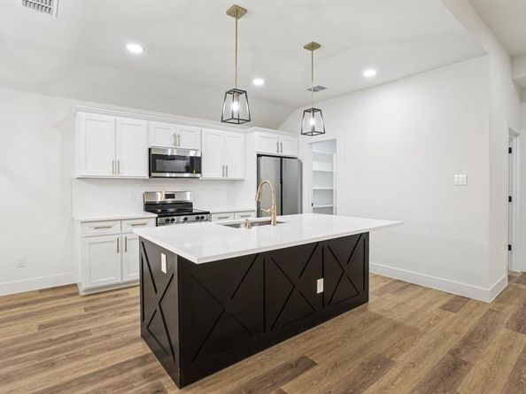 1310 E Myrtle Street , Fort Worth Texas 76104
