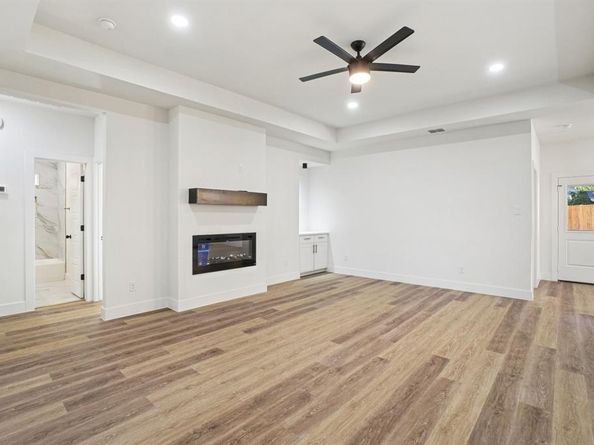 1310 E Myrtle Street , Fort Worth Texas 76104