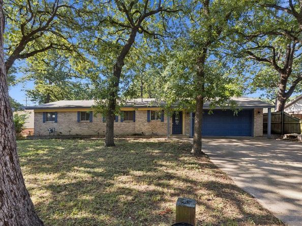 1814  Dogwood Drive , Arlington Texas 76012