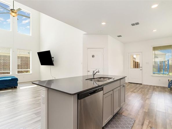 1309  Canuela Way , Justin Texas 76247