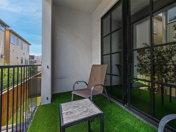 4113  Holland Avenue  102, Dallas Texas 75219