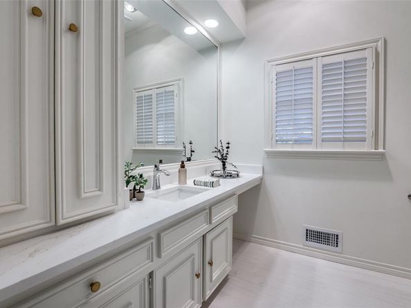 5865  Farquhar Lane , Dallas Texas 75209