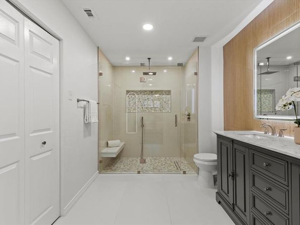 5615  Hillcroft Street , Dallas Texas 75227