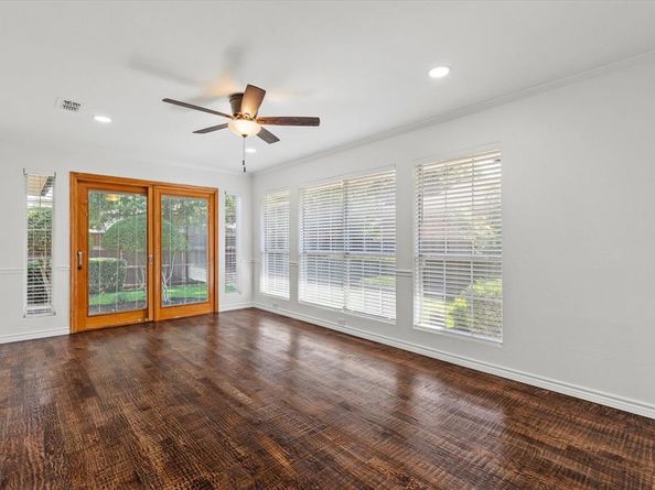 5615  Hillcroft Street , Dallas Texas 75227