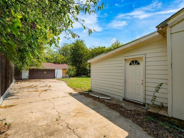 6518  Meade Street , Dallas Texas 75232