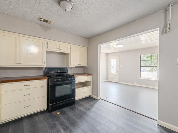 6518  Meade Street , Dallas Texas 75232