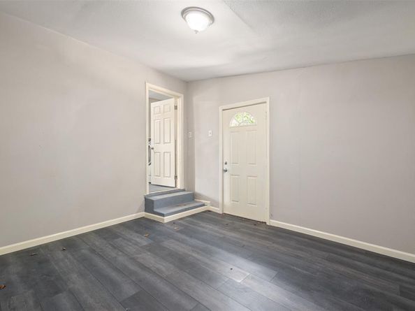 6518  Meade Street , Dallas Texas 75232