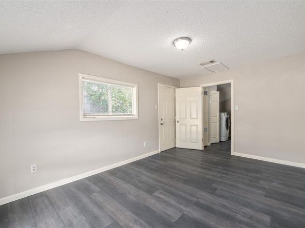 6518  Meade Street , Dallas Texas 75232