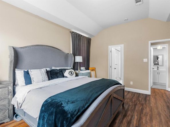 1122  Red Robin Drive , Aubrey Texas 76227