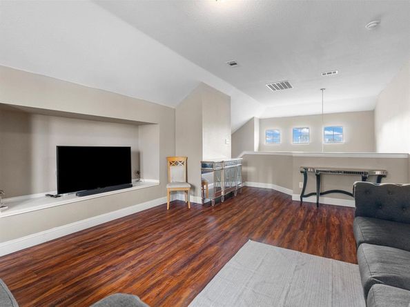 1122  Red Robin Drive , Aubrey Texas 76227
