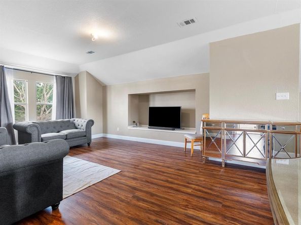 1122  Red Robin Drive , Aubrey Texas 76227