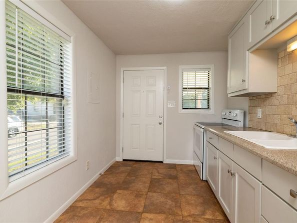 3224 N Hampton Street , Fort Worth Texas 76106
