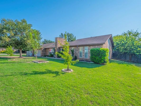901  Cottonwood Trail , Benbrook Texas 76126