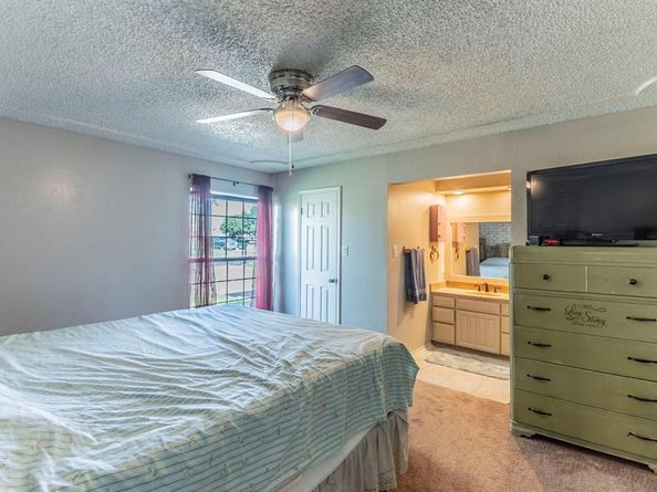 901  Cottonwood Trail , Benbrook Texas 76126