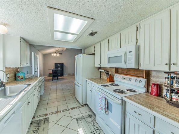 901  Cottonwood Trail , Benbrook Texas 76126