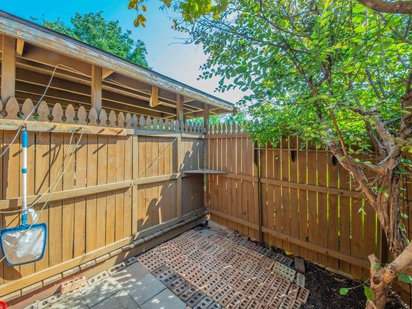 901  Cottonwood Trail , Benbrook Texas 76126