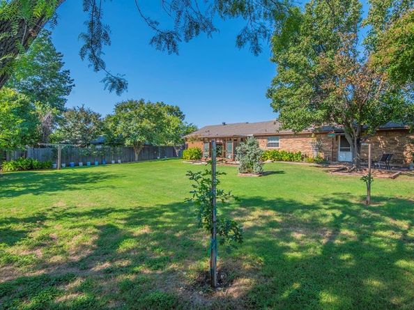 901  Cottonwood Trail , Benbrook Texas 76126