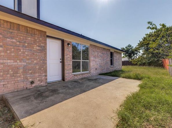 2135  Vine Lane , Dallas Texas 75217