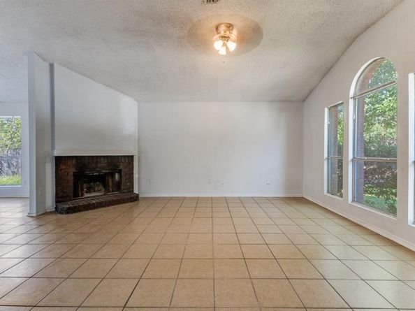 2135  Vine Lane , Dallas Texas 75217