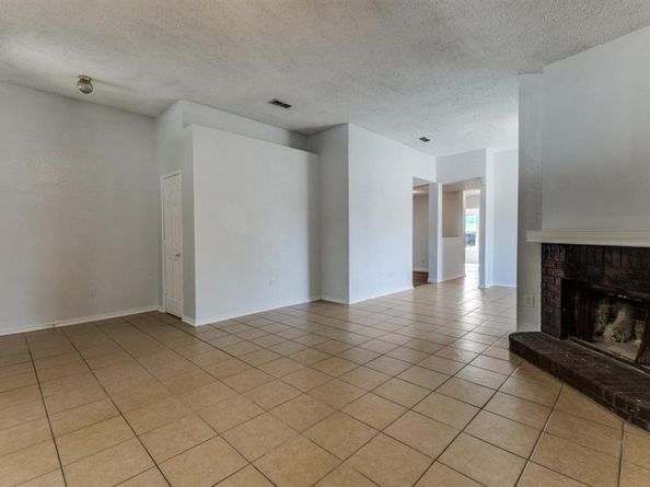2135  Vine Lane , Dallas Texas 75217