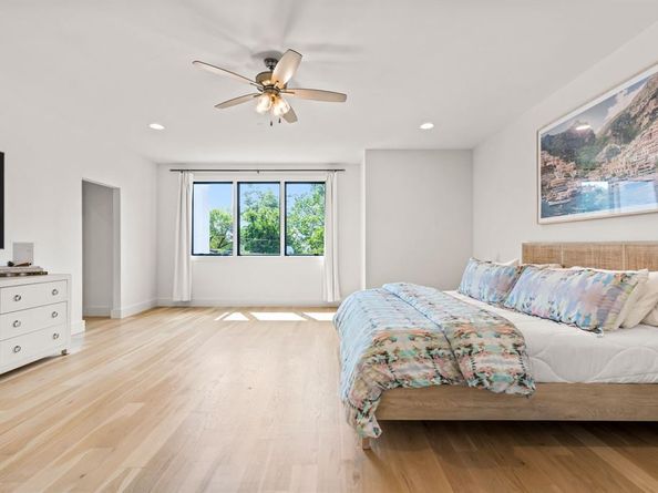 4530  Newmore Avenue , Dallas Texas 75209