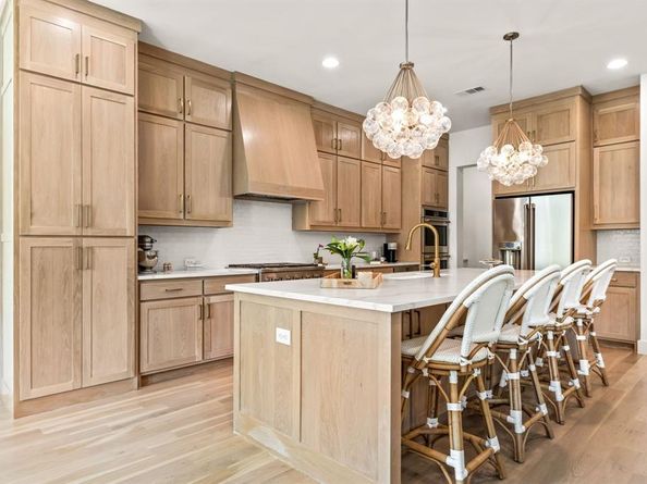 4530  Newmore Avenue , Dallas Texas 75209