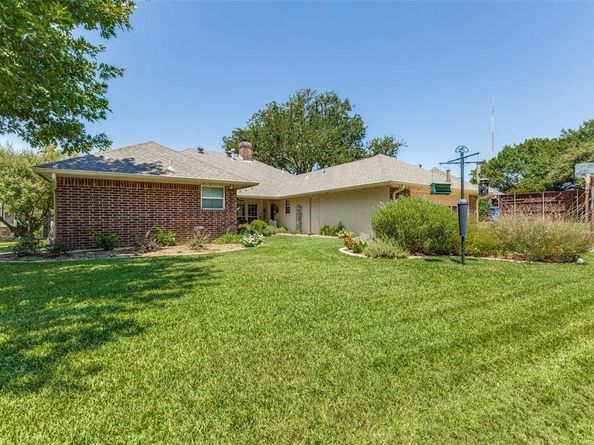 1211  Sycamore Drive , Carrollton Texas 75007