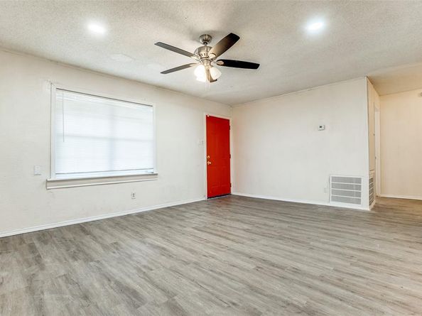 5869  Bluffman Drive , Dallas Texas 75241