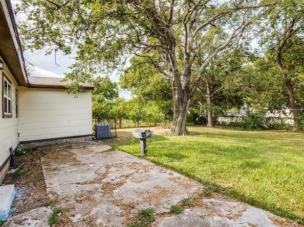 5869  Bluffman Drive , Dallas Texas 75241