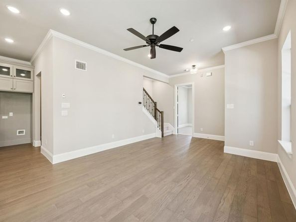 305  Sunset Lane  104, Fort Worth Texas 76114