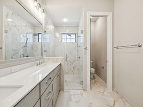 305  Sunset Lane  104, Fort Worth Texas 76114