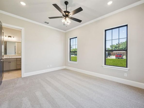 305  Sunset Lane  104, Fort Worth Texas 76114