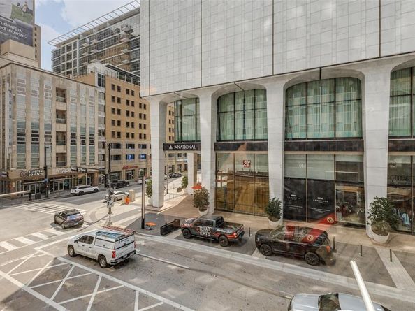 1505  Elm Street  204, Dallas Texas 75201