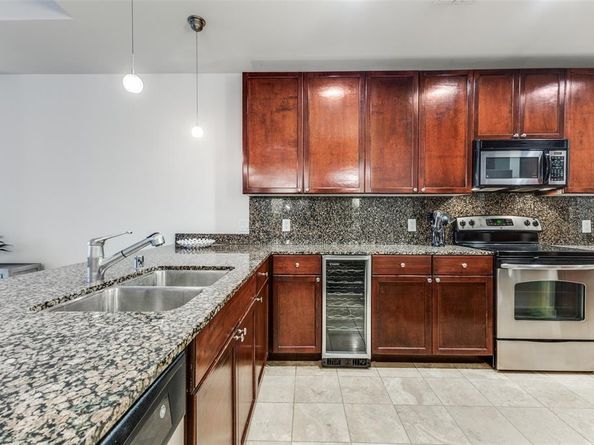 1505  Elm Street  204, Dallas Texas 75201