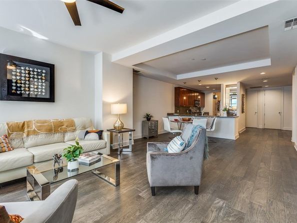 1505  Elm Street  204, Dallas Texas 75201