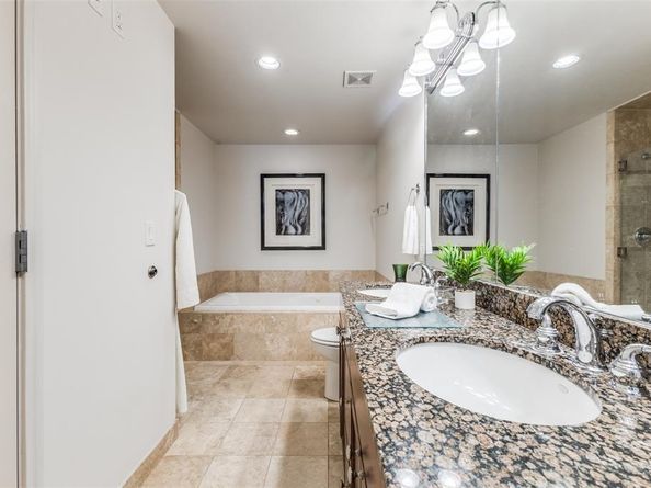 1505  Elm Street  204, Dallas Texas 75201