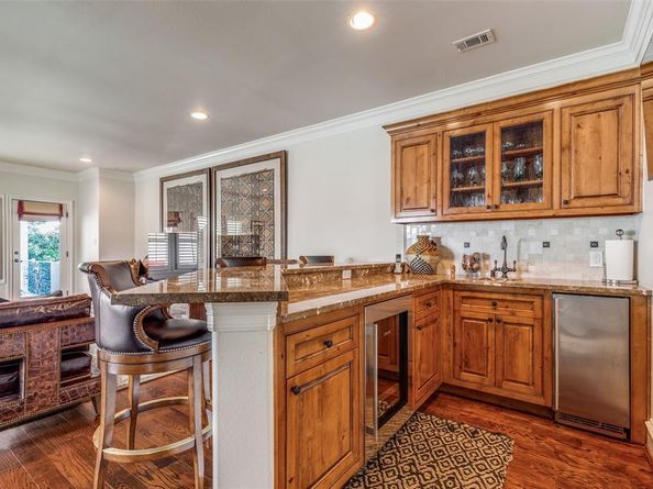 6453  Tulip Lane , Dallas Texas 75230