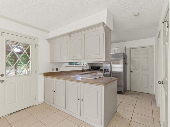 1013  Mockingbird Drive , Grapevine Texas 76051