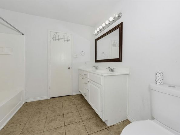 6021  Lucas Court , Fort Worth Texas 76119